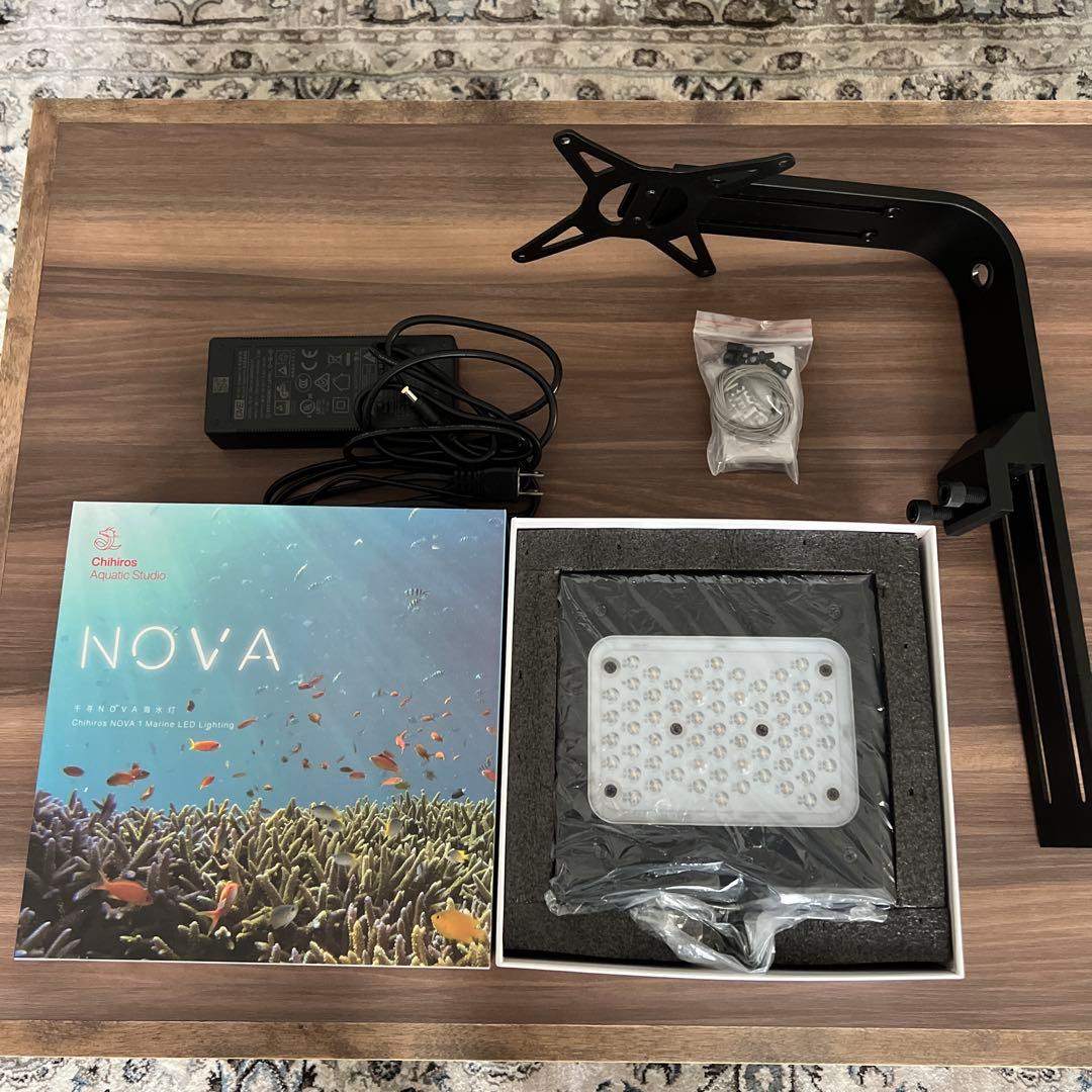 chihiros NOVA LEDライト 本体と付属品