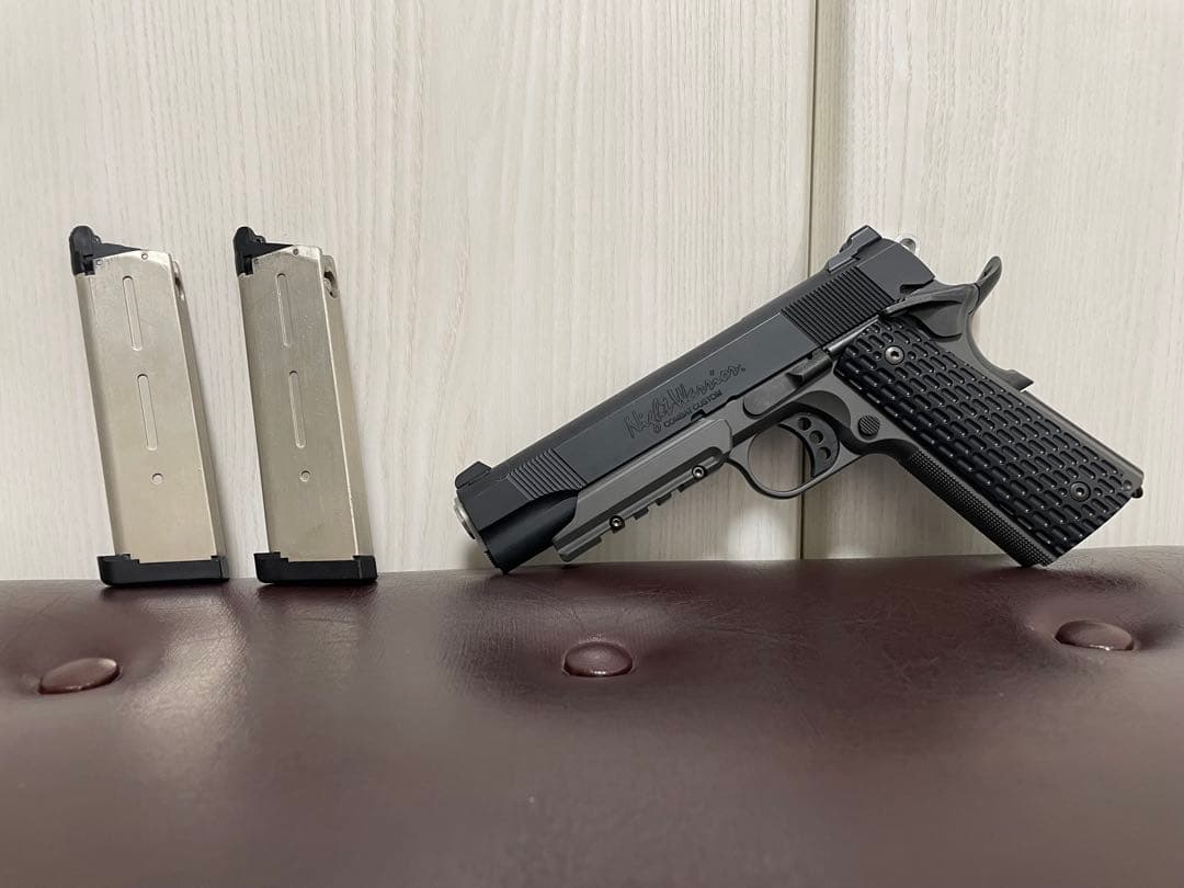 東京マルイ　ナイトウォーリア　ガスガン　スペアマガジン、ガス付き