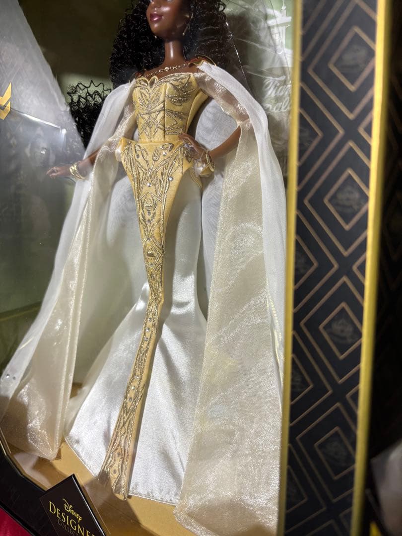 ディズニーストア　デザイナー　人形　ドール　ティアナ　プリンセスと魔法のキス