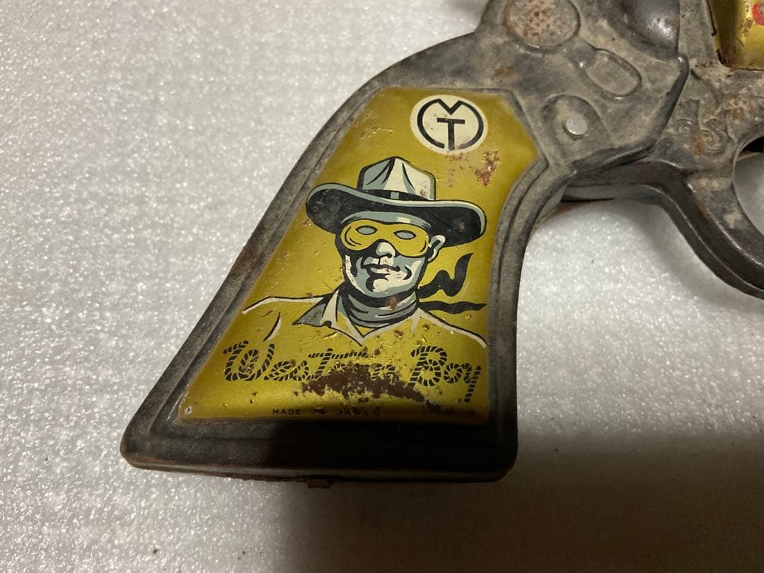 ブリキ製拳銃／ウエスタン・ボーイ。【ジャンク品　錆あり　引き金のみ可動　】。