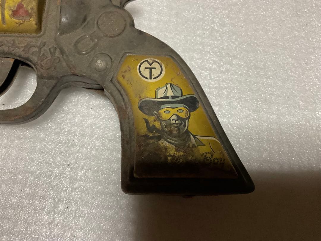 ブリキ製拳銃／ウエスタン・ボーイ。【ジャンク品　錆あり　引き金のみ可動　】。