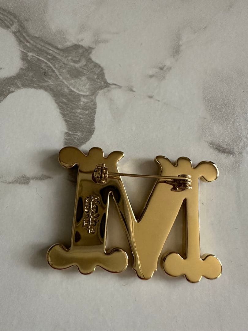 マックスマーラ　ブローチ