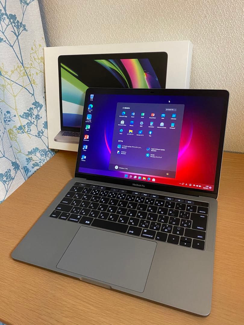 美品 MacBook Pro 13インチ 元箱 指紋認証、タッチパネル
