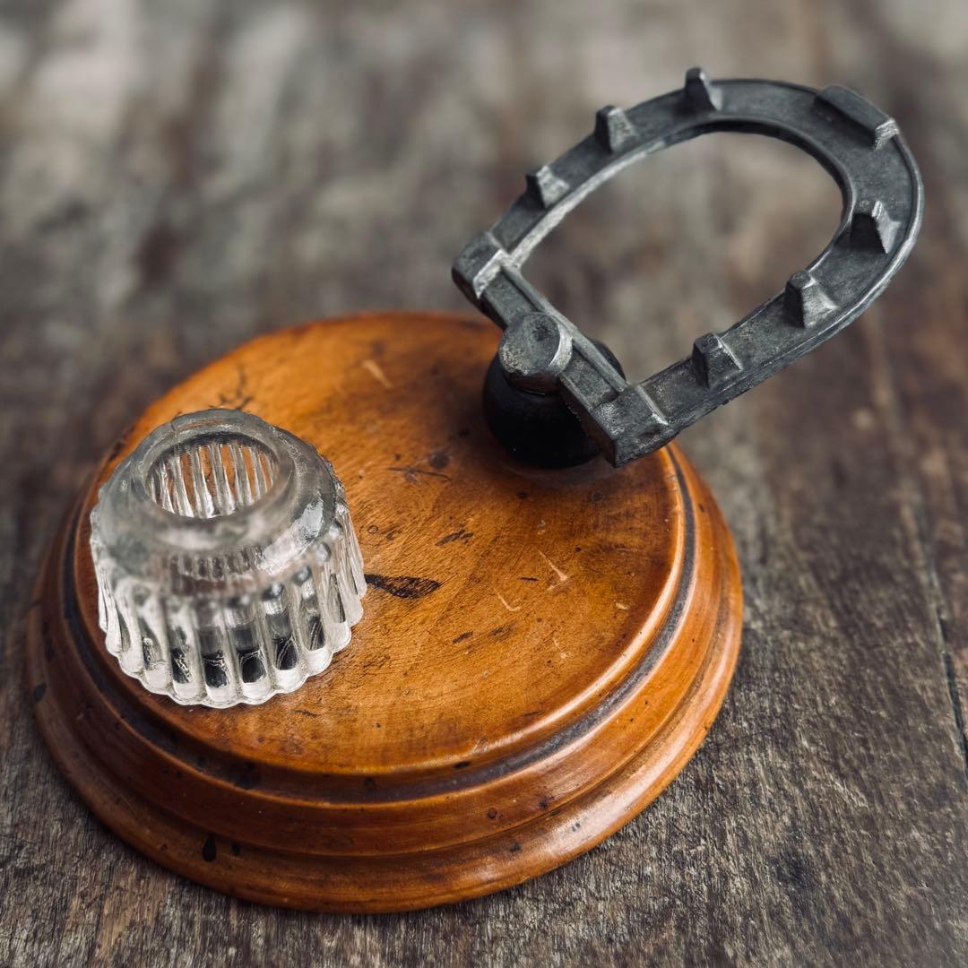 ホースシュー 馬蹄 ペン立て ガラス×木製台座 幸運モチーフ ヴィンテージ