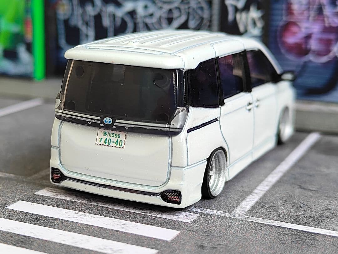 トミカ改造 トヨタ 新型ヴォクシー 初回限定品 ☆深リム ☆ホットウィール