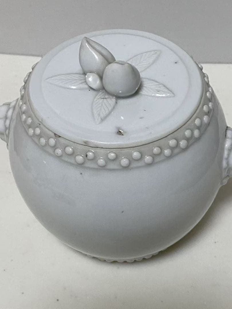 中国美術 德化窯 白磁寿桃鈕雙獅耳鼓釘茶叶罐 蓋物 陶器 清代古玩 唐物 骨董品