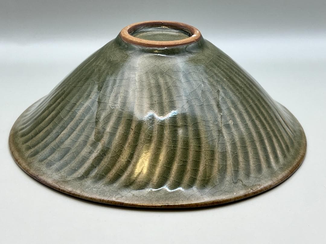 【海】耀州窯　宋代　青磁刻花梅花鳥文茶碗　高級箱付　天目釉 骨董品  中国美術品