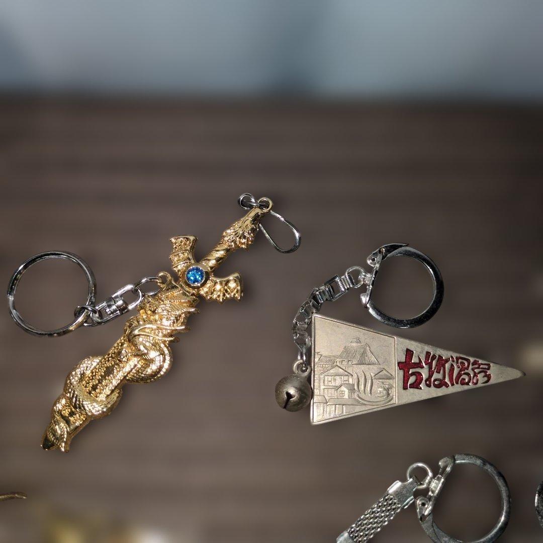 キーホルダー等まとめ売り　ご当地キーホルダー　龍剣キーホルダー　ピンバッジ　バラ