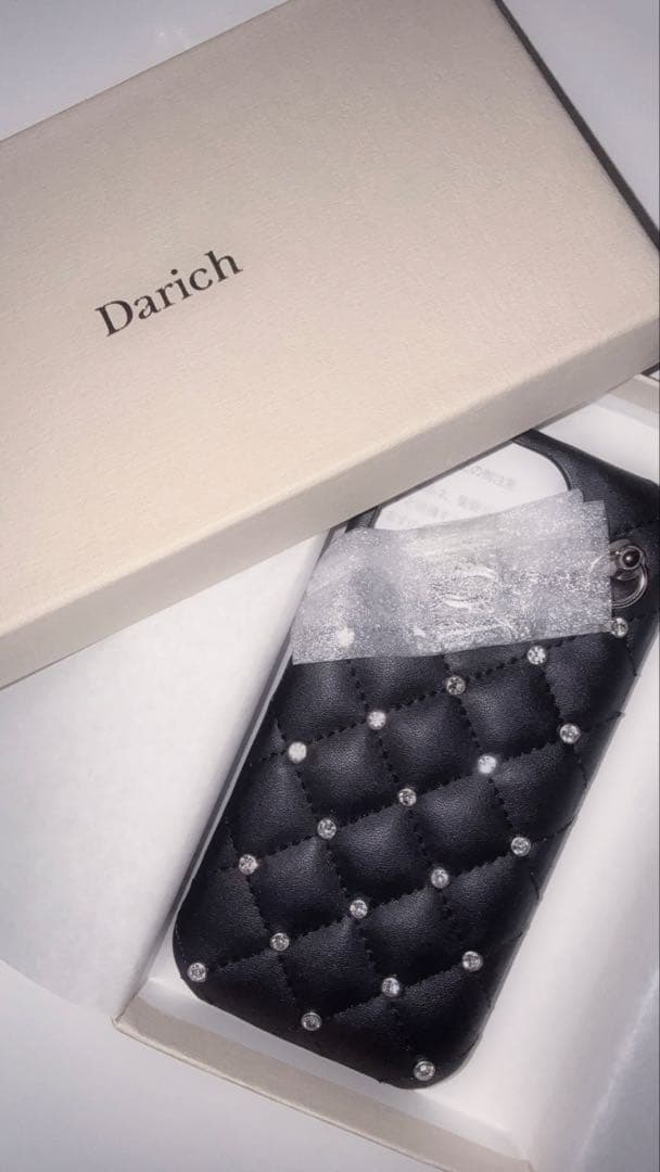Darich キルティングビジューDDチャームiPhone16Pro ケース