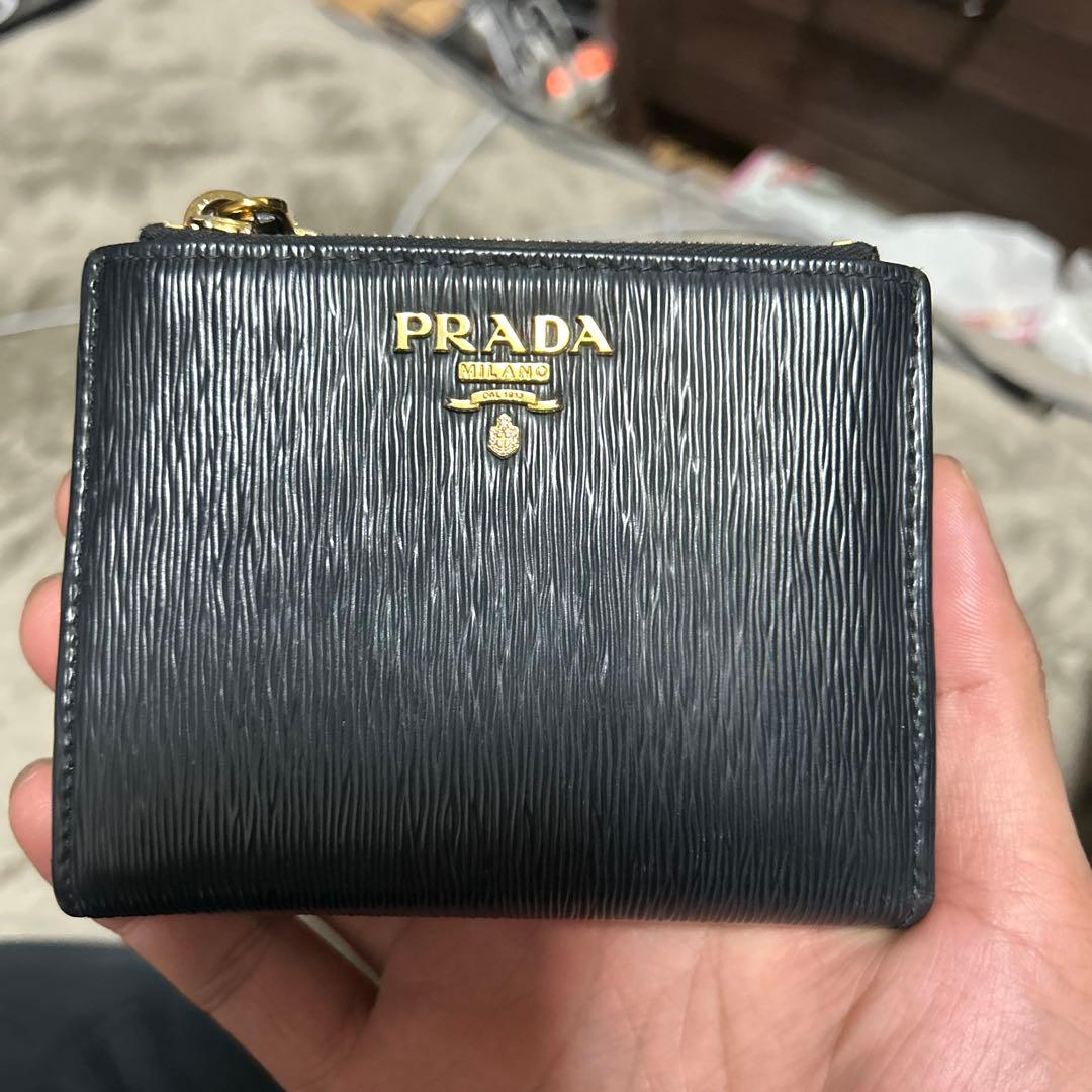 PRADA ブラック 二つ折り財布　エピ