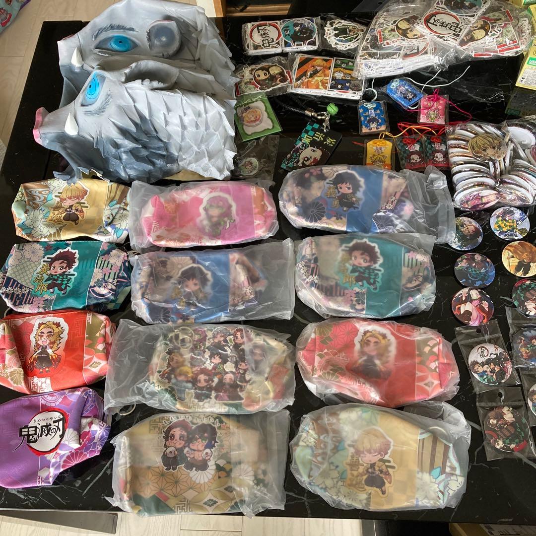 鬼滅の刃 きめつ セット　ポーチ マスク お守り キーホルダー シール 他