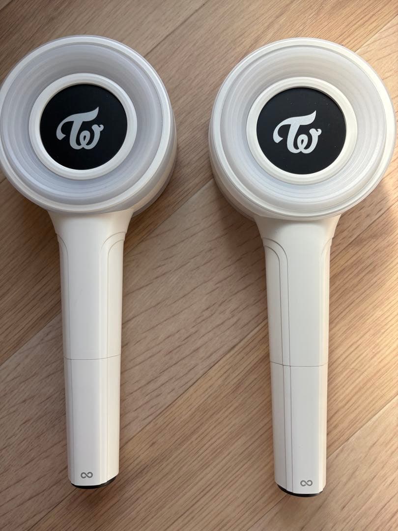 中古　TWICE ペンライト 箱付き 2個