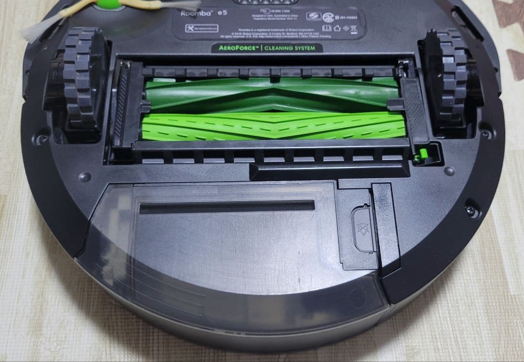 Roomba ロボット E5 掃除機 黒色 24回の掃除履歴あり