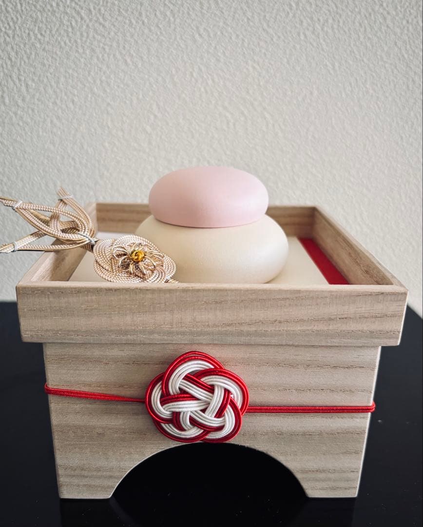 お祝品　紅白　蓬莱小箱　木の鏡餅　自然の檜材　嘉門工藝