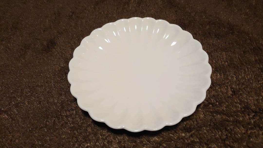 李朝　白磁　輪花皿　豆皿　蔵出し　１客