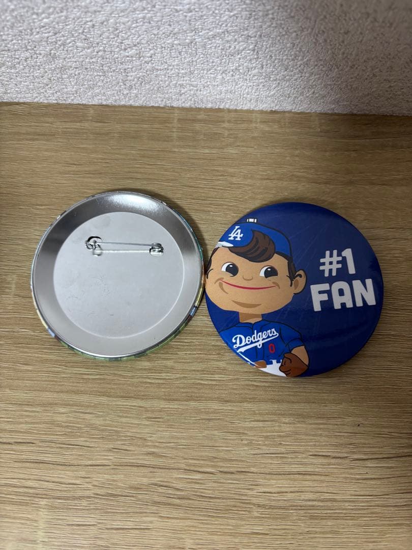 4/26特典　ドジャース　ロバーツ監督ボブルヘッド人形