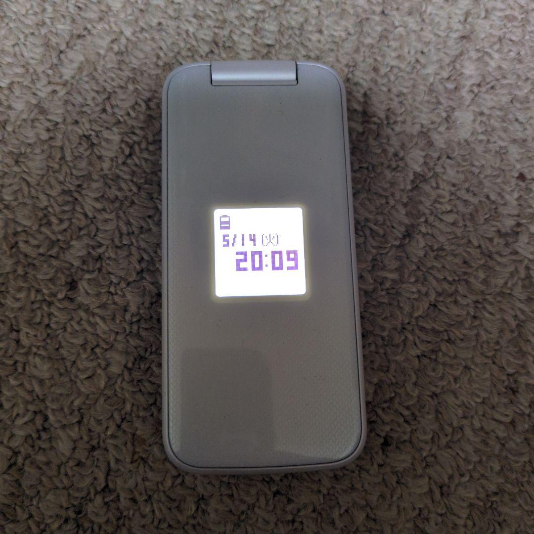 docomo F-01M ホワイト 折りたたみ式