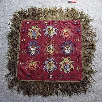 ★S0812★四方80㎝ 古い刺繍布　魔除布　ナイン・シャーマン アンティーク