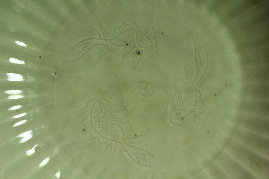 中国美術 白磁 刻 三魚紋 盤 φ31.5cm 明(K-XA764)