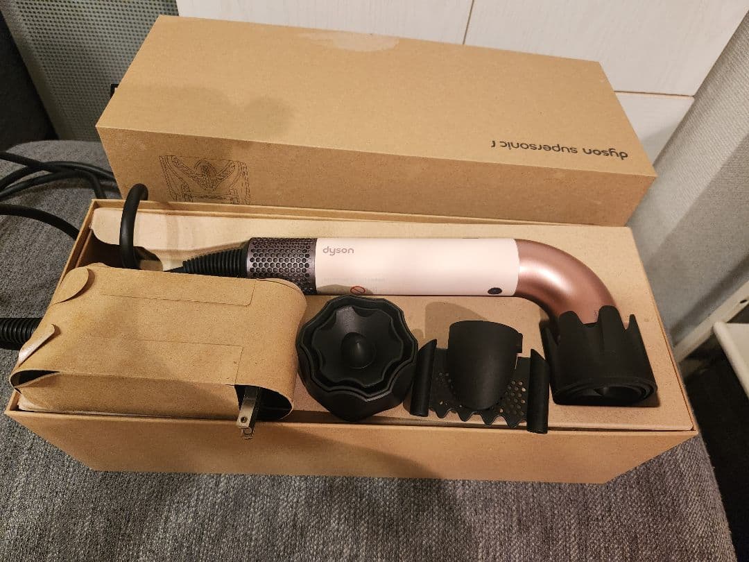 Dyson Supersonic rドライヤー ホワイト/ローズゴールド