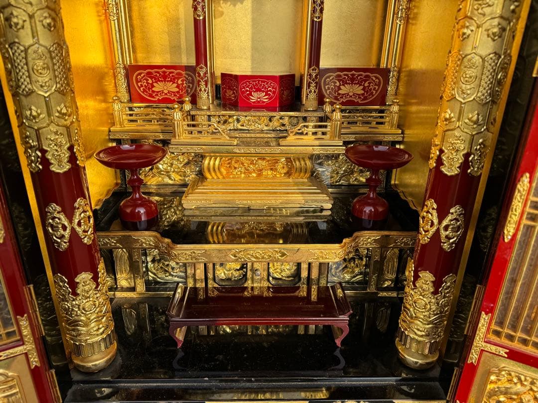 く*ま様 金箔装飾の伝統的な仏壇