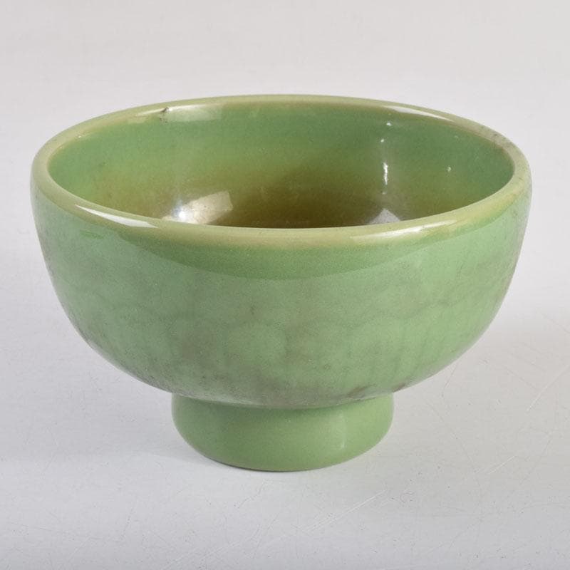 中国　龍泉窯　青磁人形手刻蓮弁文碗　V　8829