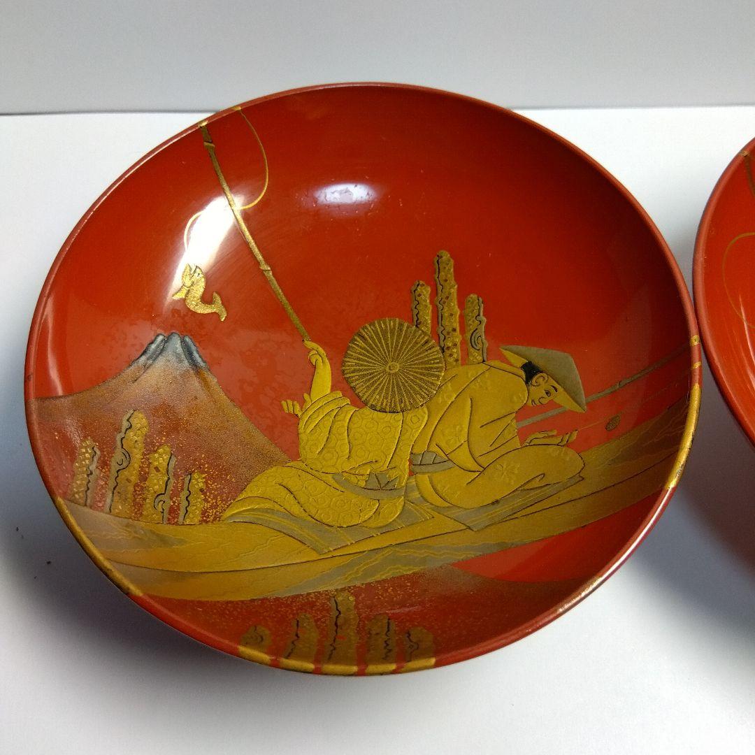 輪島塗　朱塗　時代蒔絵金人物銀富士蒔絵 杯一対　漆芸　共箱　１客の高台にアタリ有