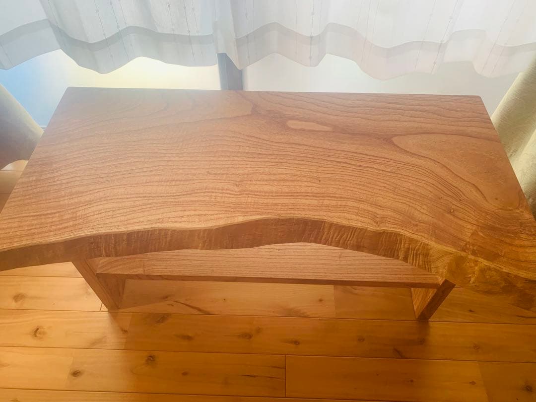 月うさぎ サイドテーブル、TV台(栴檀片側耳付一枚板天板)ワイルド一点物❣️