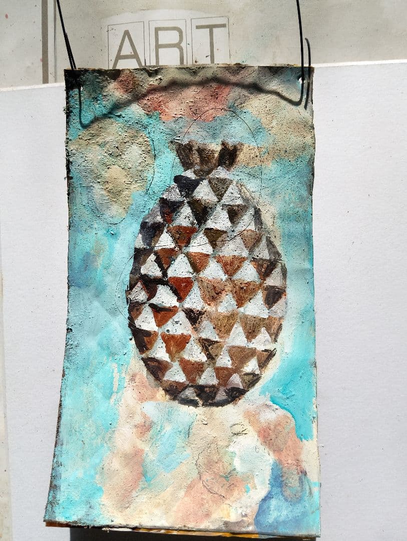 松ぼっくりと女性