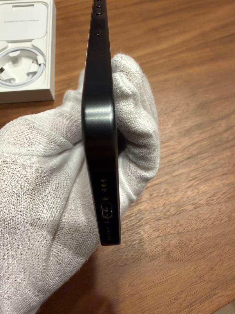 Apple iPhone 15 Pro ブラックチタニウム 本体 256gb