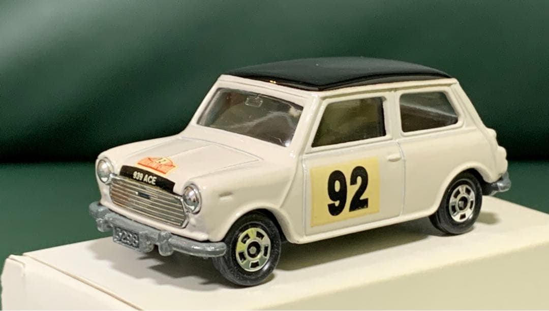 トミカ ミニクーパー トラフィック 白/黒ルーフ 92