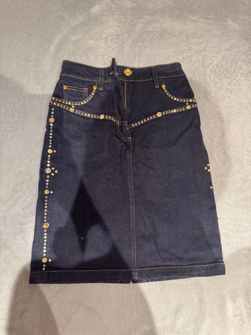 versace ビジュー付きダークデニムタイトスカート