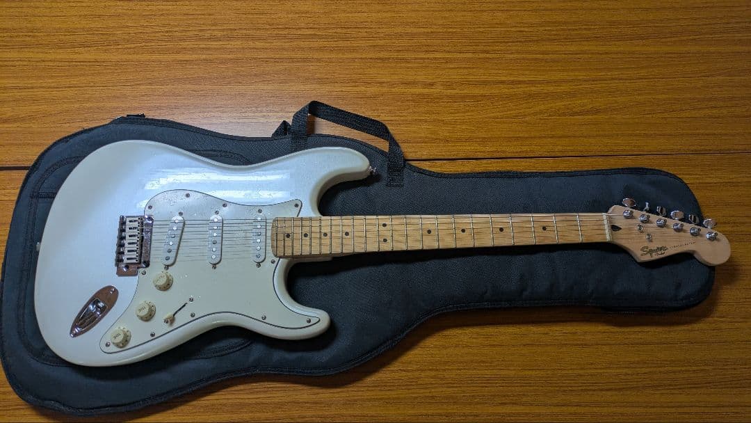 Squier Stratocaster ホワイト