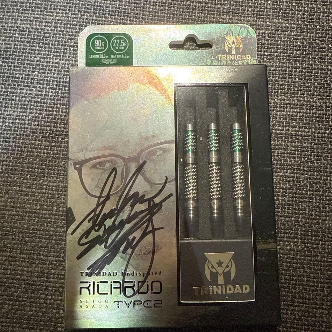 TRINIDAD RICARDO TYPE 2 サイン入りダーツ