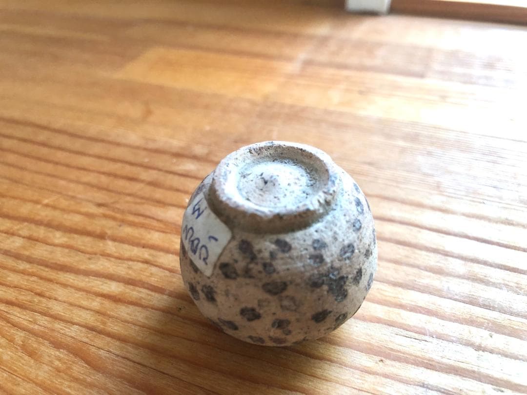 【タイ・骨董・出土品】宋胡録（スンコロク）白釉斑紋小壺（1301年~1600年）