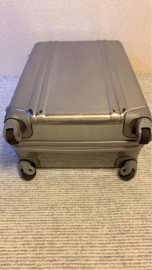 ZERO HALLIBURTON キャリーケース 4輪 59L シルバー