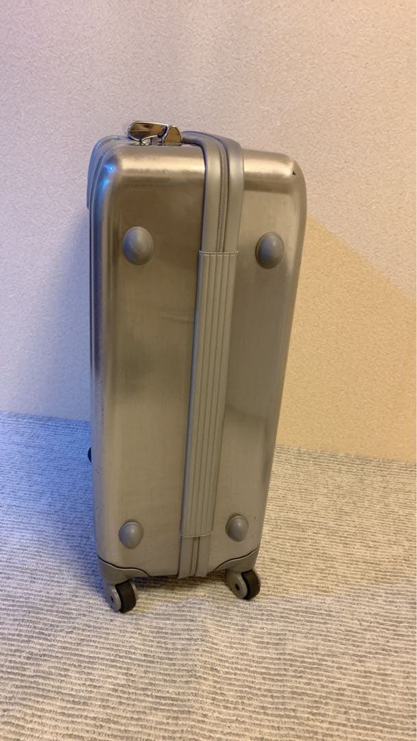 ZERO HALLIBURTON キャリーケース 4輪 59L シルバー