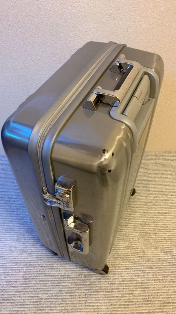 ZERO HALLIBURTON キャリーケース 4輪 59L シルバー