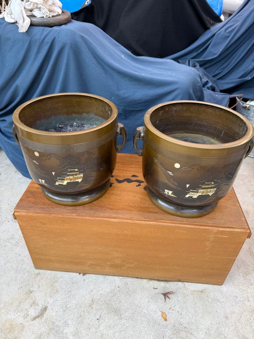 宣徳火鉢 山水画風　2個　箱入り　灰入り