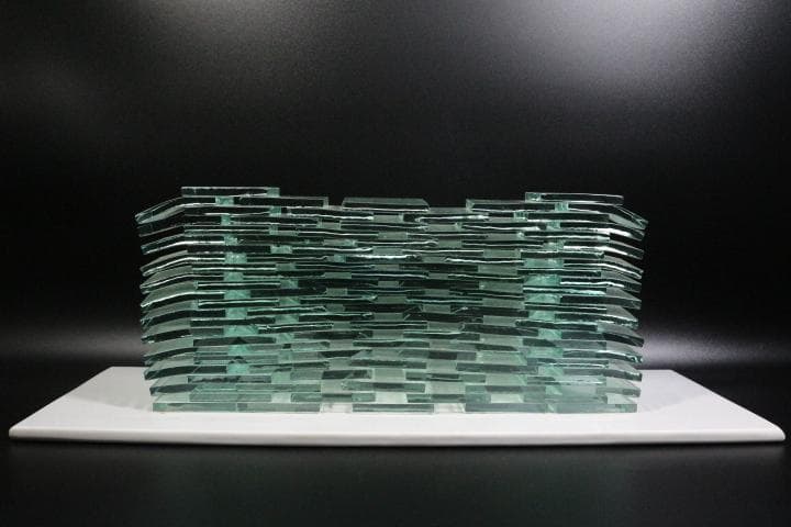 A show of hands William McCoy ガラス オブジェ