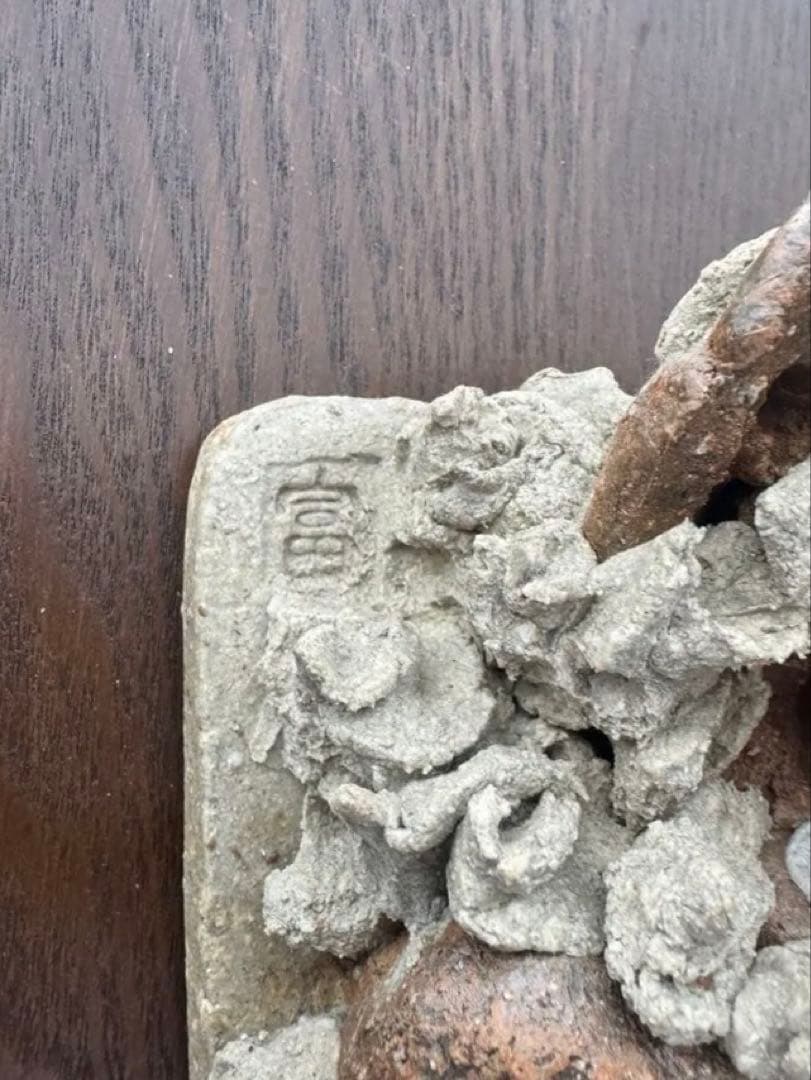 ユニークなシーサーの壁掛け品