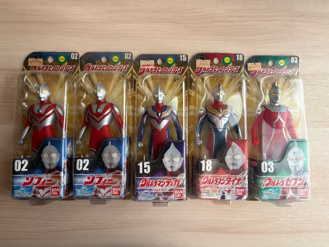 ウルトラマン　ゾフィー　ティガ　ダイナ　セブン　ヒーローシリーズ　フィギュア