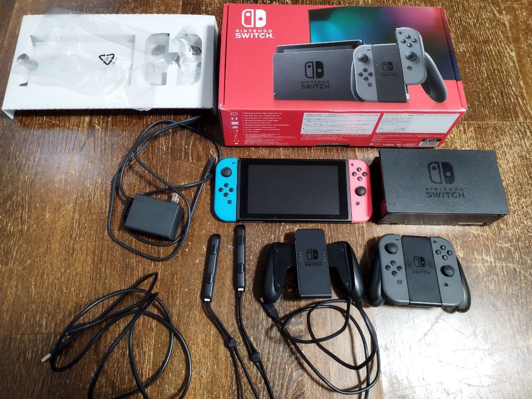 Nintendo Switch 箱ありコントローラー×2のお得セット！