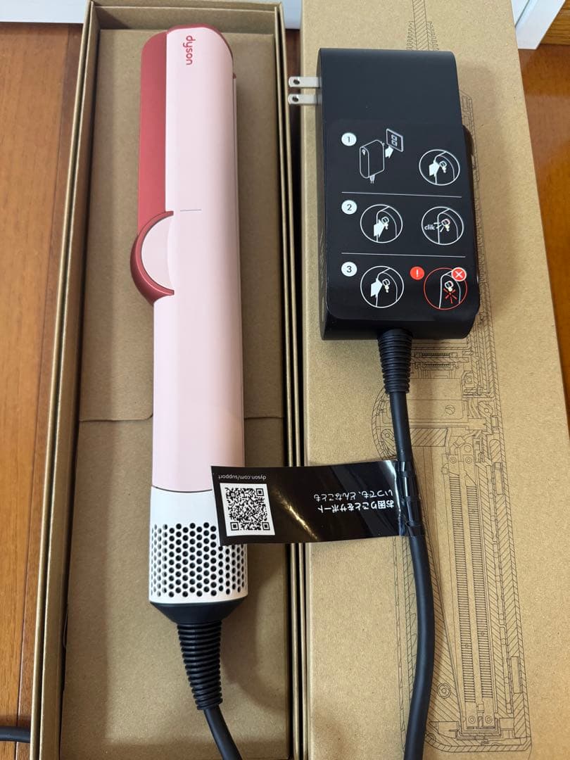 Dyson (ダイソン)ヘアドライヤーAirstrait