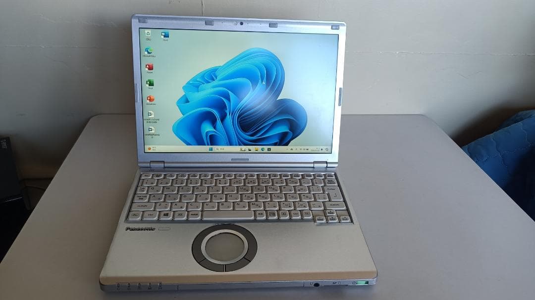 ノートパソコンpanasonic第七世代Core i5 SSD256Gメモリ8G