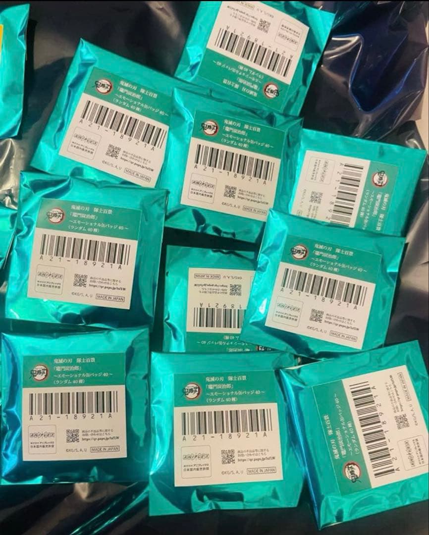 鬼滅の刃　隊士百景　竈門炭治郎 エモーショナル缶バッジ　未開封10点