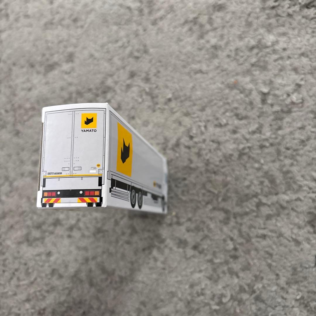 ヤマト運輸　非売品　ミニカー 大型10t車　1台 小型　2t車　１台