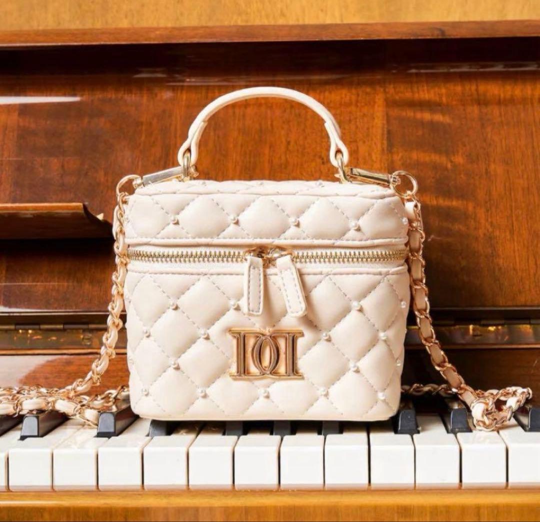 Darichダーリッチバニティキルティングパールスクエアミニバッグ