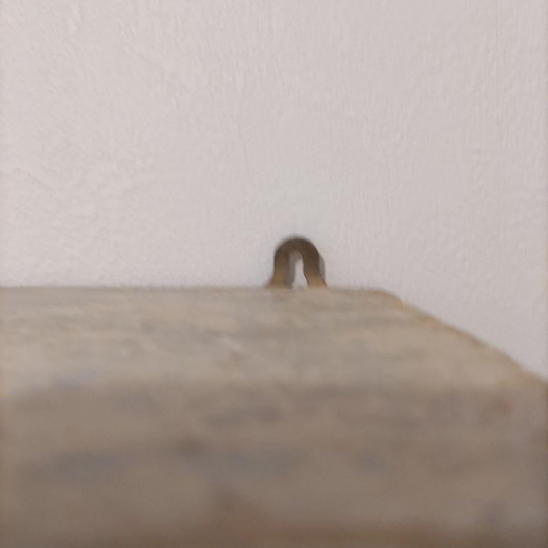 グレーの木製扉付き収納ボックス