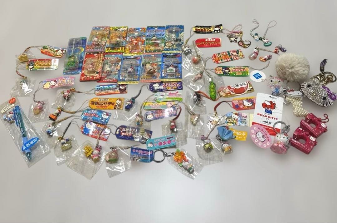 ハローキティ　ご当地　ねつけ　ストラップ　セット　サンリオ
